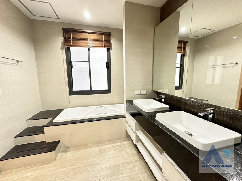 15  4 br House For Rent in Bang Na ,Bangkok BTS Bang Na at House in Compound AA40890