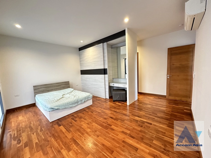 9  4 br House For Rent in Bang Na ,Bangkok BTS Bang Na at House in Compound AA40890