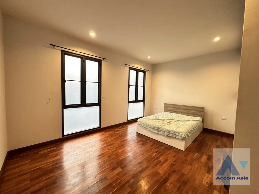 8  4 br House For Rent in Bang Na ,Bangkok BTS Bang Na at House in Compound AA40890