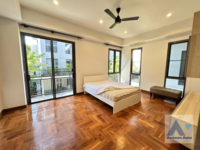 11  4 br House For Rent in Bang Na ,Bangkok BTS Bang Na at House in Compound AA40890