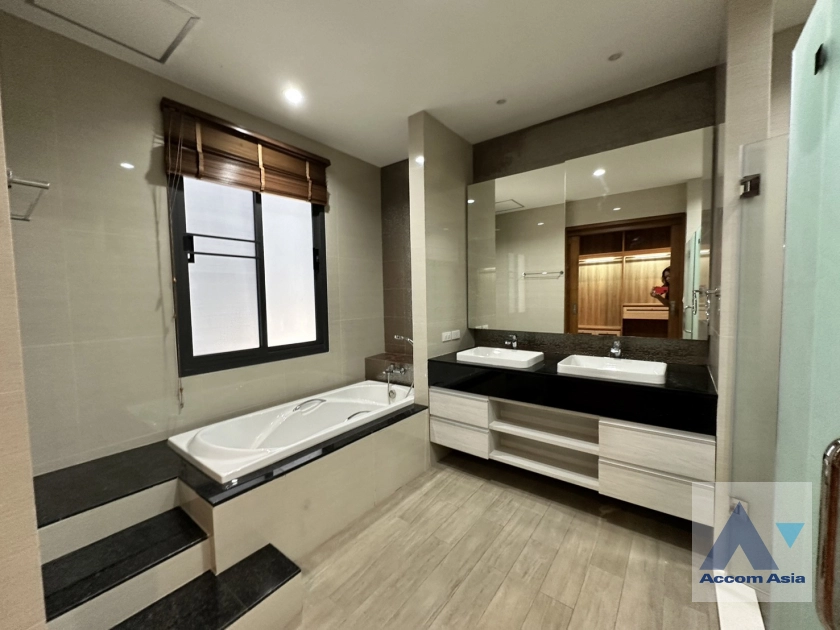 16  4 br House For Rent in Bang Na ,Bangkok BTS Bang Na at House in Compound AA40890