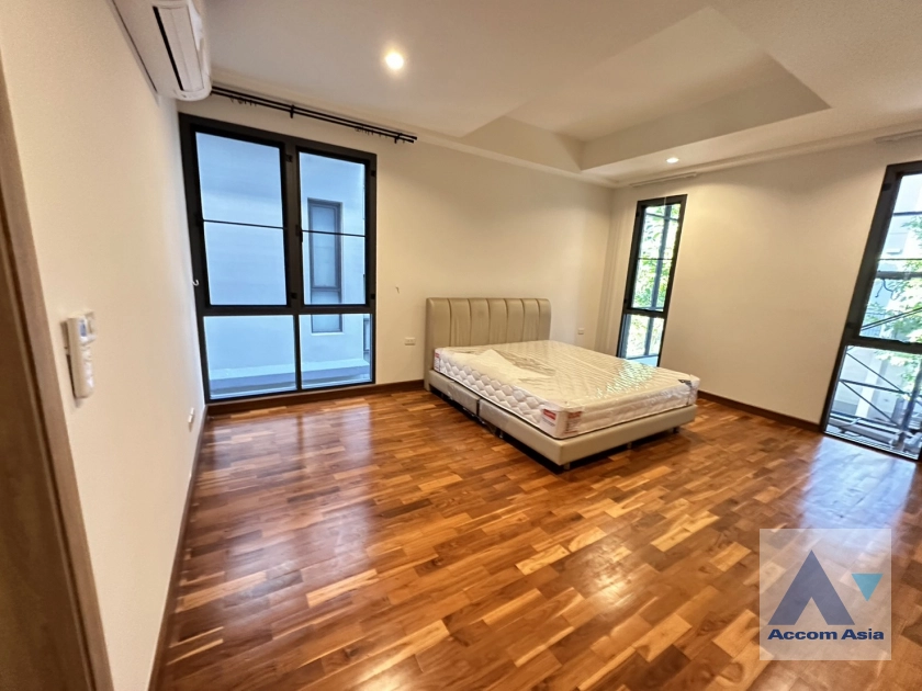 12  4 br House For Rent in Bang Na ,Bangkok BTS Bang Na at House in Compound AA40890