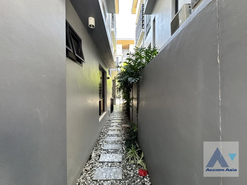 23  4 br House For Rent in Bang Na ,Bangkok BTS Bang Na at House in Compound AA40890