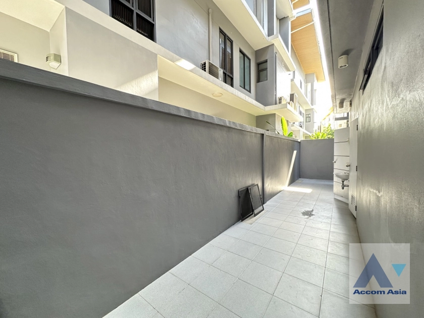 22  4 br House For Rent in Bang Na ,Bangkok BTS Bang Na at House in Compound AA40890
