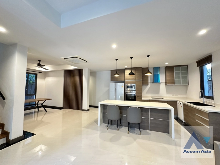  1  4 br House For Rent in Bang Na ,Bangkok BTS Bang Na at House in Compound AA40890