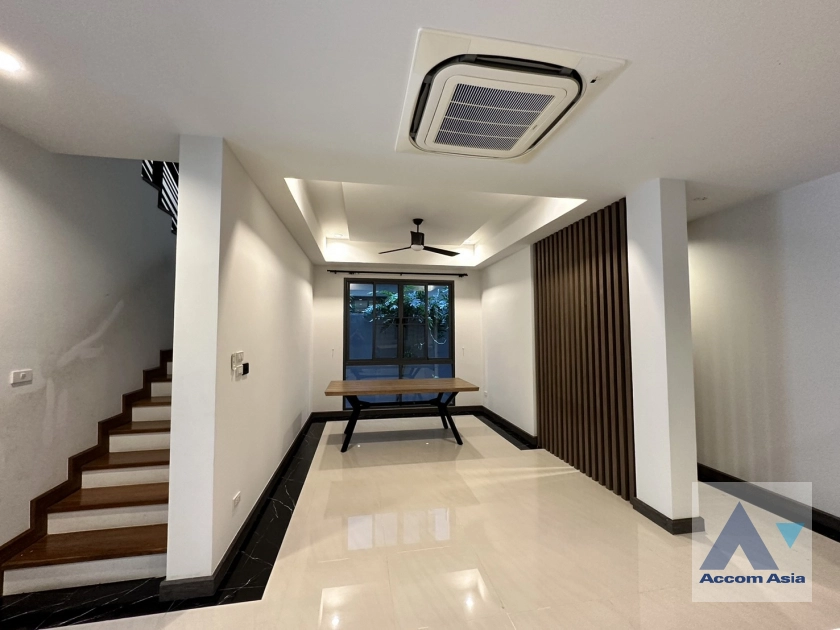 4  4 br House For Rent in Bang Na ,Bangkok BTS Bang Na at House in Compound AA40890