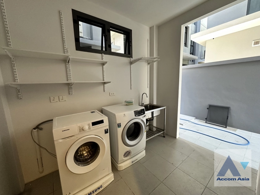 20  4 br House For Rent in Bang Na ,Bangkok BTS Bang Na at House in Compound AA40890