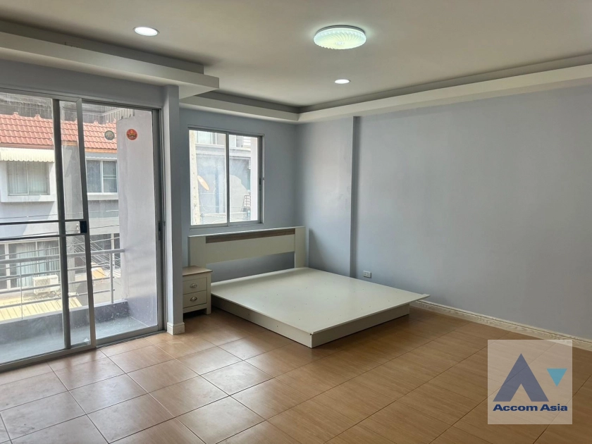 13  3 br Townhouse For Rent in Ratchadaphisek ,Bangkok  at Sinthanee Ratchada Ladprao AA40892