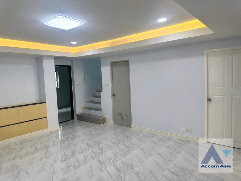 6  3 br Townhouse For Rent in Ratchadaphisek ,Bangkok  at Sinthanee Ratchada Ladprao AA40892