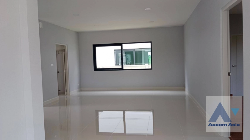 unit 4 Bedrooms  House For Sale in Samutprakan, Samutprakan  (AA40895)