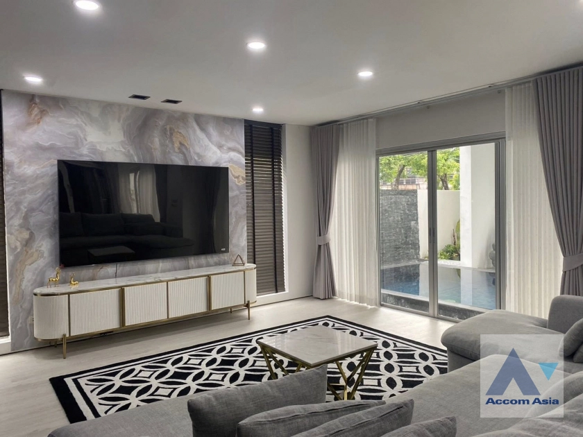 20  5 br House for rent and sale in Pattanakarn ,Bangkok  at Noble Thara Phatthanakan Village AA40896