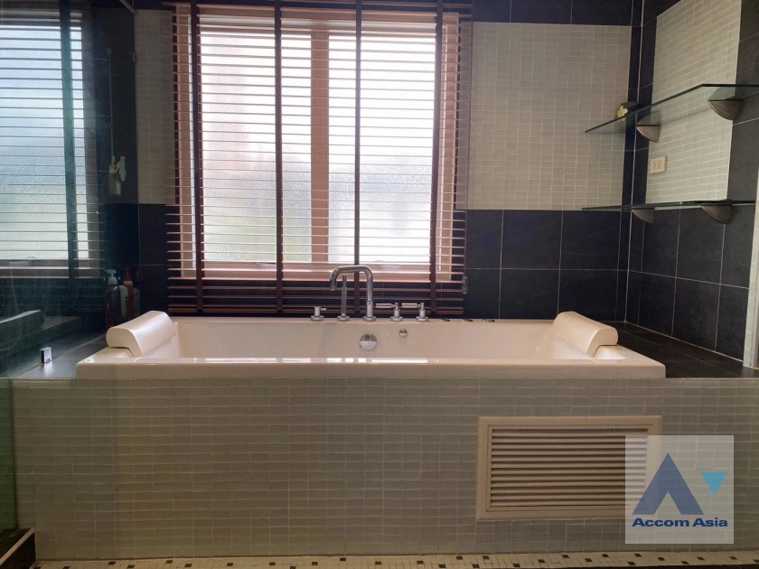 23  5 br House for rent and sale in Pattanakarn ,Bangkok  at Noble Thara Phatthanakan Village AA40896