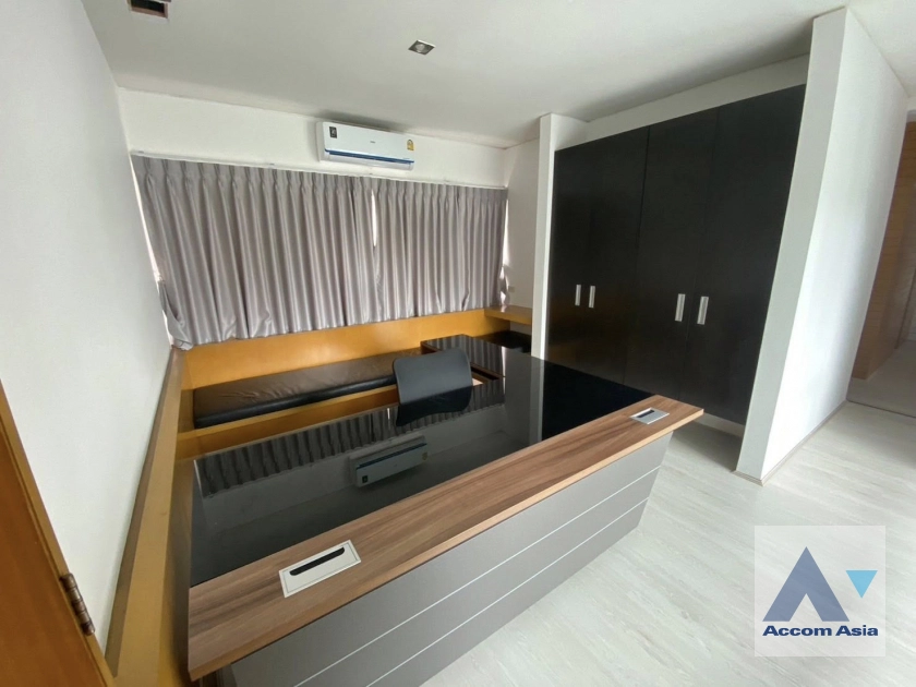 24  5 br House for rent and sale in Pattanakarn ,Bangkok  at Noble Thara Phatthanakan Village AA40896