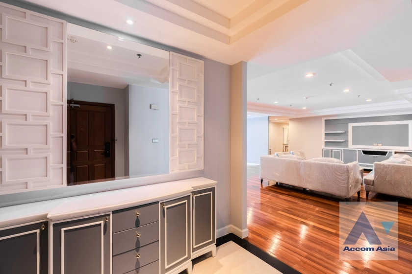 unit 3 Bedrooms  Apartment For Rent in Sukhumvit, Bangkok  near BTS Thong Lo (AA40903)