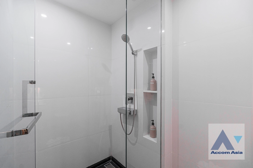 18  2 br Apartment For Rent in Sukhumvit ,Bangkok BTS Ekkamai at New Modern Classic Apartment, Near Main Street AA40916