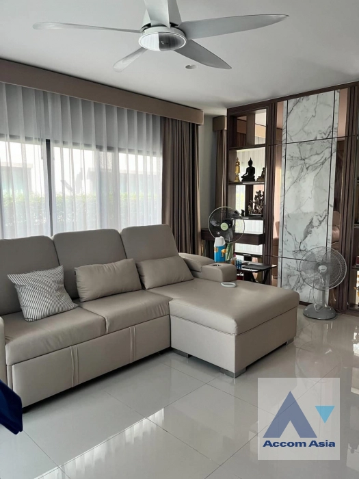 unit 4 Bedrooms  House For Rent in Ramkhamhaeng, Bangkok  near ARL Ban Thap Chang (AA40918)