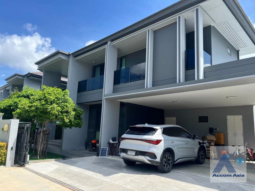 unit 4 Bedrooms  House For Rent in Ramkhamhaeng, Bangkok  near ARL Ban Thap Chang (AA40918)