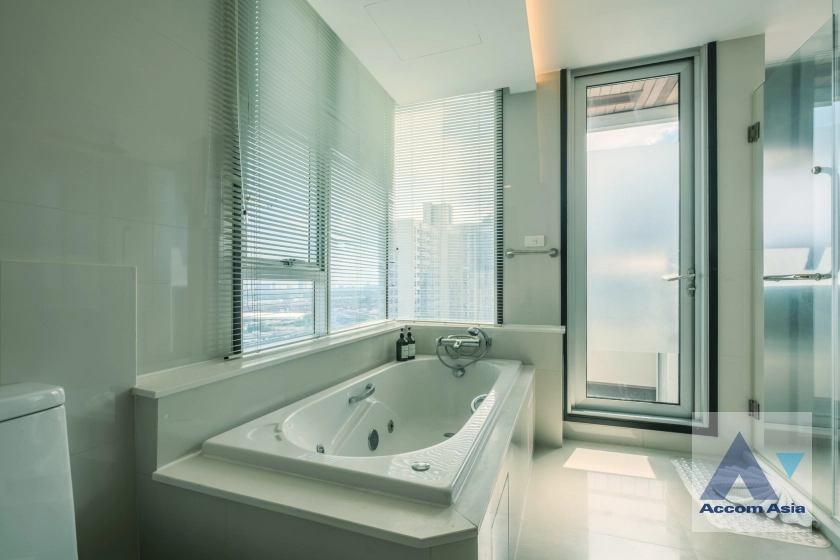 12  1 br Apartment For Rent in Sukhumvit ,Bangkok BTS Ekkamai at 5 stars serviced apartment AA40928