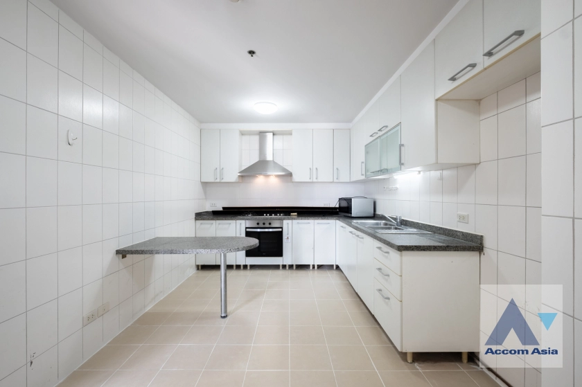 unit 3 Bedrooms  Apartment For Rent in Sukhumvit, Bangkok  near BTS Phrom Phong (AA40956)