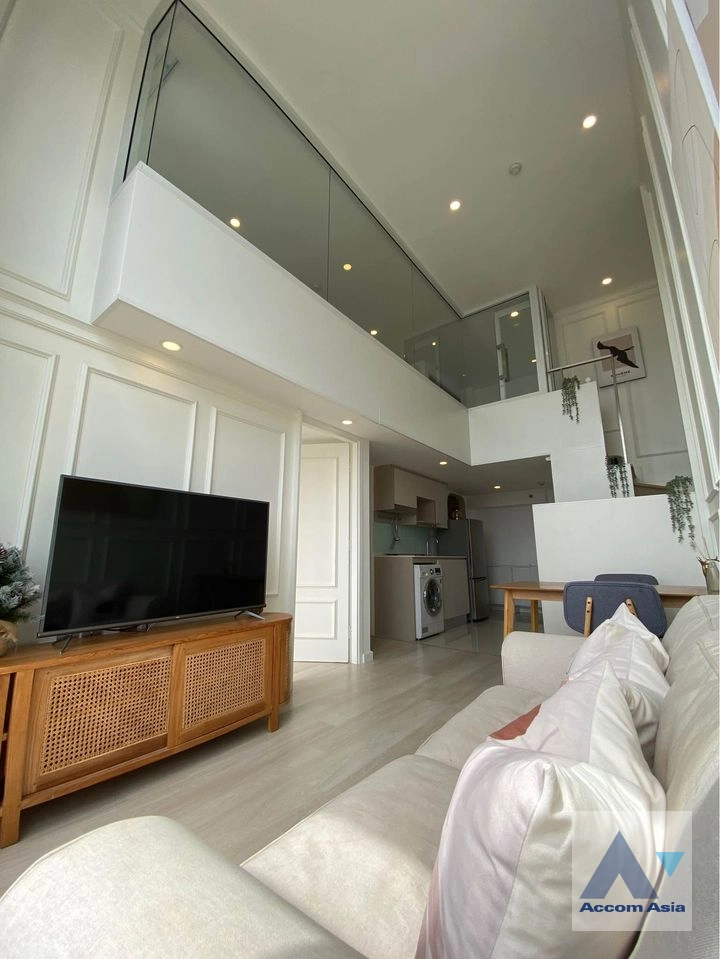 unitDuplex Condo |  2 Bedrooms  Condominium For Rent & Sale in Sathorn, Bangkok  near BTS Chong Nonsi (AA40960)