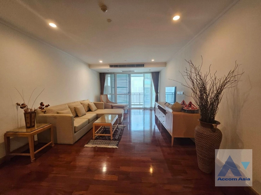unit 3 Bedrooms  Apartment For Rent & Sale in Sukhumvit, Bangkok  near BTS Phrom Phong (AA40961)