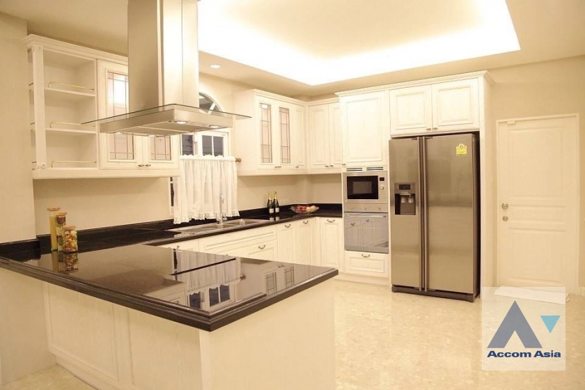 unitPrivate Swimming Pool |  4 Bedrooms  House For Rent & Sale in Sukhumvit, Bangkok  near BTS Nana (AA40962)