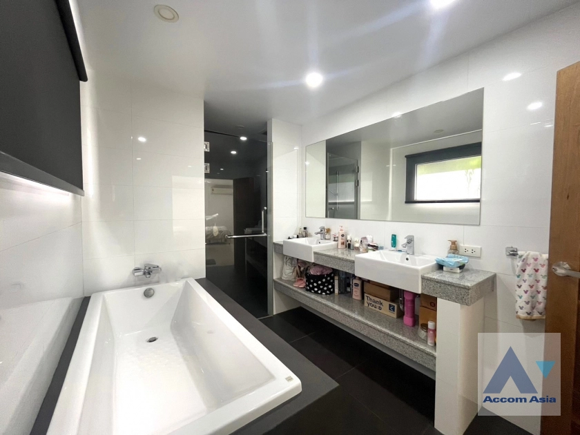 12  3 br House For Sale in Sukhumvit ,Bangkok BTS Thong Lo AA40963