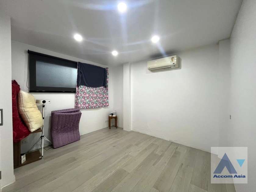 15  3 br House For Sale in Sukhumvit ,Bangkok BTS Thong Lo AA40963