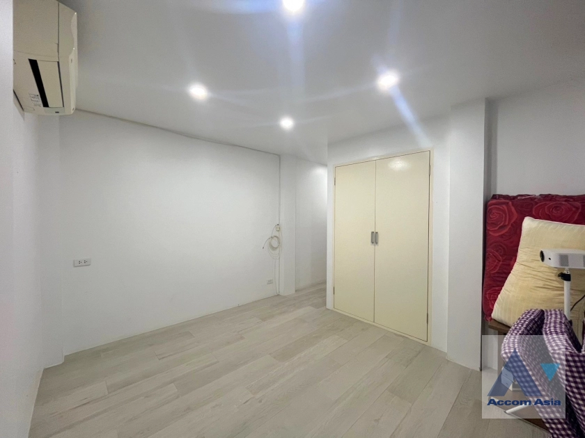 16  3 br House For Sale in Sukhumvit ,Bangkok BTS Thong Lo AA40963