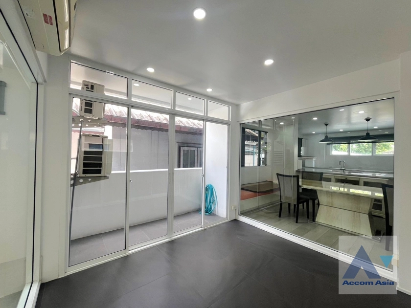  1  3 br House For Sale in Sukhumvit ,Bangkok BTS Thong Lo AA40963