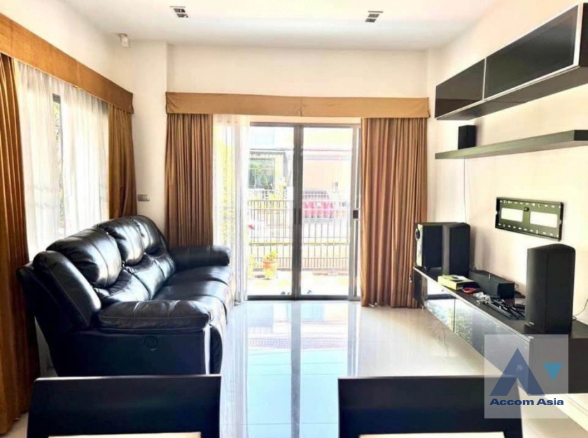 unit 4 Bedrooms  House For Rent in Samutprakan, Samutprakan  (AA40964)