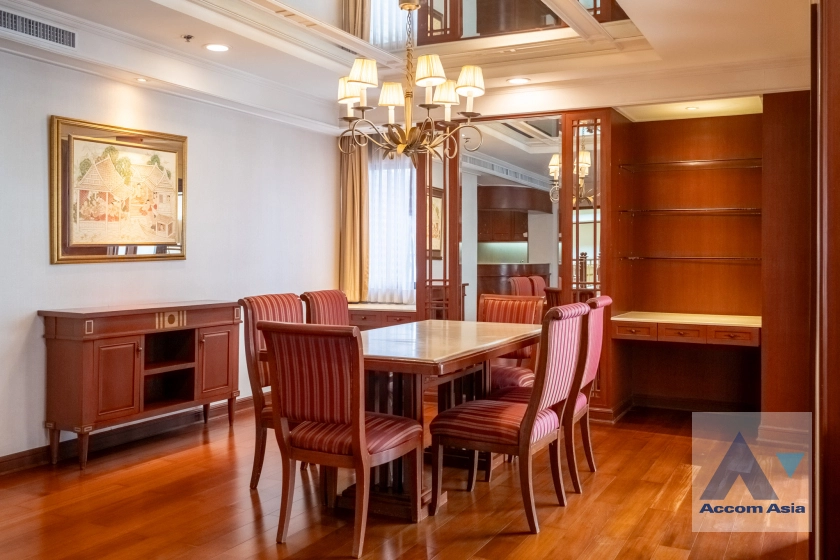 unit 3 Bedrooms  Apartment For Rent in Sukhumvit, Bangkok  near BTS Asok (AA40974)