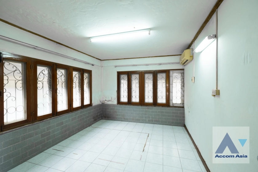 6  2 br House For Rent in Phaholyothin ,Bangkok  AA40977