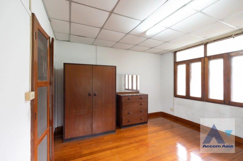 11  2 br House For Rent in Phaholyothin ,Bangkok  AA40977