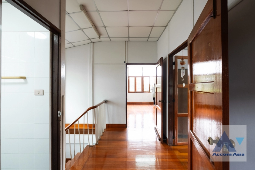 9  2 br House For Rent in Phaholyothin ,Bangkok  AA40977