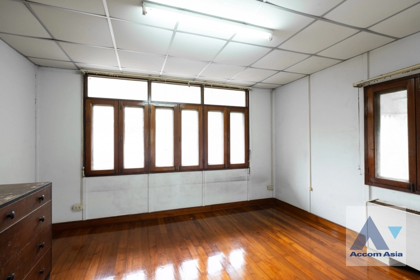 10  2 br House For Rent in Phaholyothin ,Bangkok  AA40977