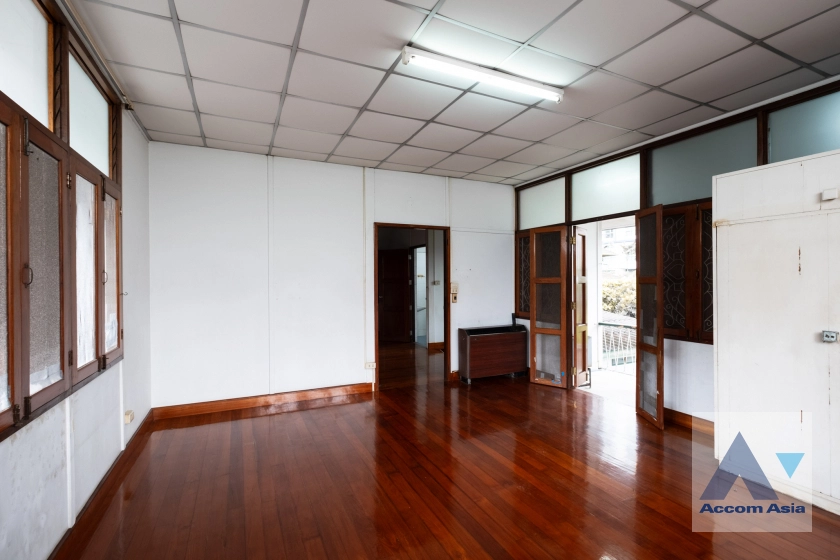 13  2 br House For Rent in Phaholyothin ,Bangkok  AA40977