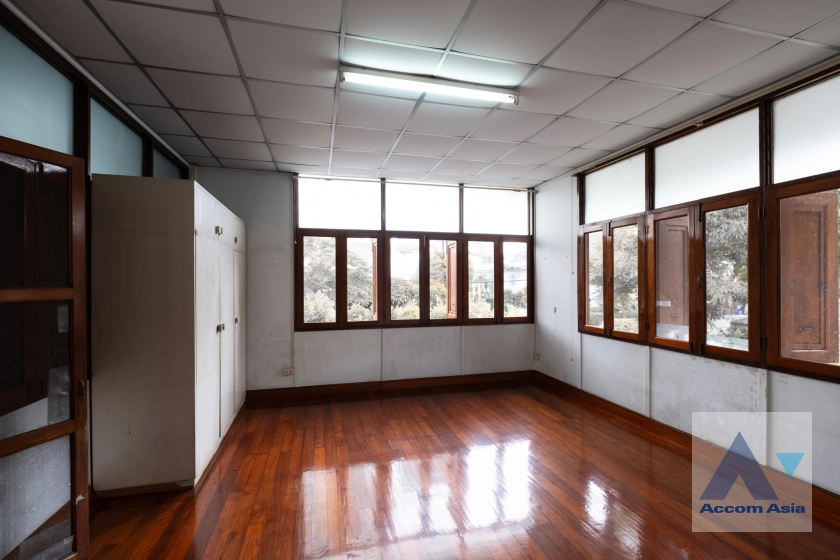 12  2 br House For Rent in Phaholyothin ,Bangkok  AA40977