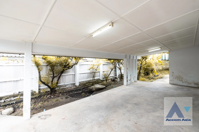 18  2 br House For Rent in Phaholyothin ,Bangkok  AA40977