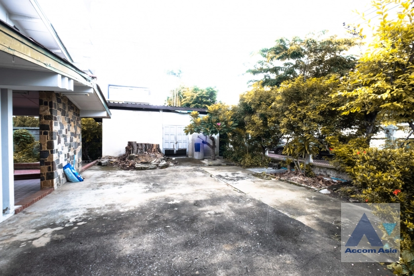 17  2 br House For Rent in Phaholyothin ,Bangkok  AA40977