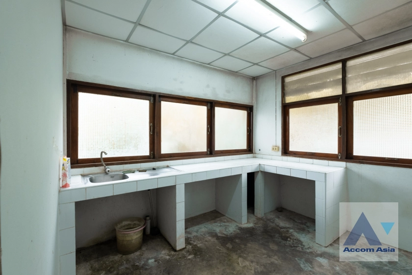 23  2 br House For Rent in Phaholyothin ,Bangkok  AA40977