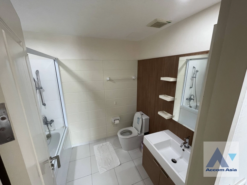 6  2 br Condominium For Rent in Charoen Nakhon ,Bangkok BTS Krung Thon Buri at Q House Condo Sathon AA40980