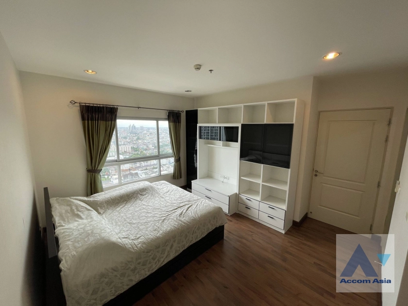 unit 2 Bedrooms  Condominium For Rent in Charoen Nakhon, Bangkok  near BTS Krung Thon Buri (AA40980)