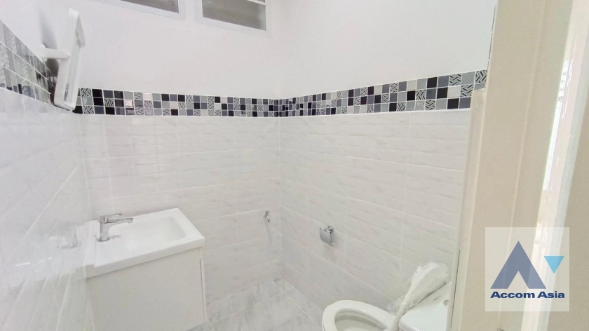 17  5 br House for rent and sale in Phaholyothin ,Bangkok  AA40986