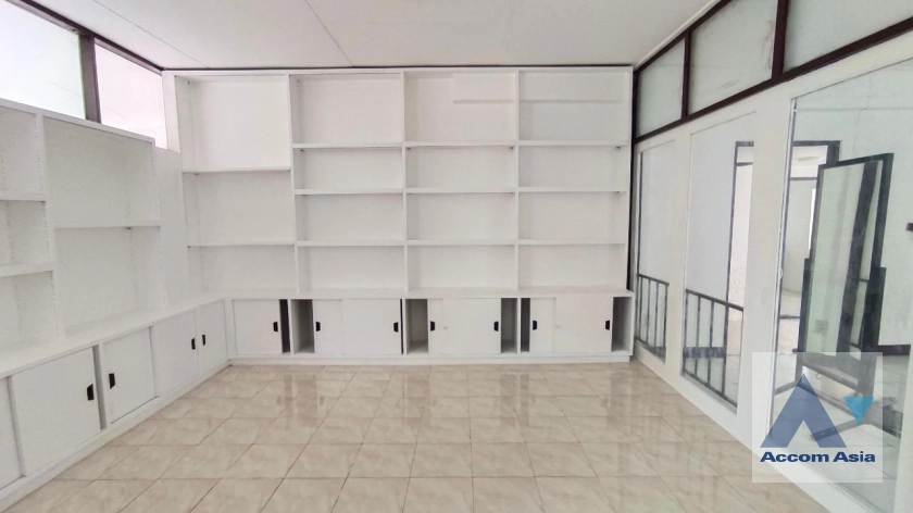 11  5 br House for rent and sale in Phaholyothin ,Bangkok  AA40986