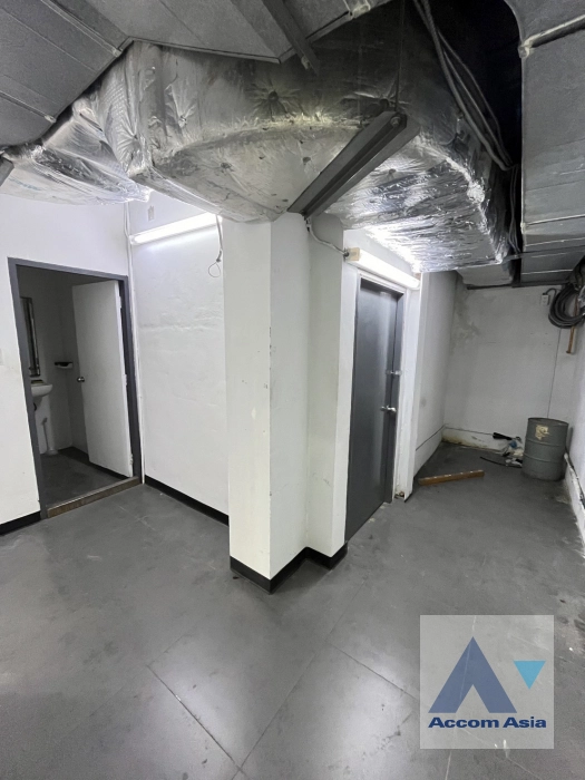 10  Retail / Showroom For Rent in Sukhumvit ,Bangkok BTS Ekkamai AA40988