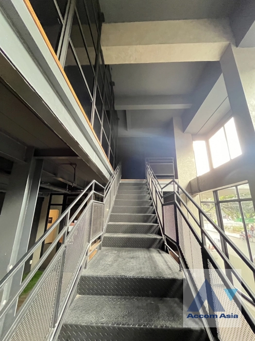 8  Retail / Showroom For Rent in Sukhumvit ,Bangkok BTS Ekkamai AA40988
