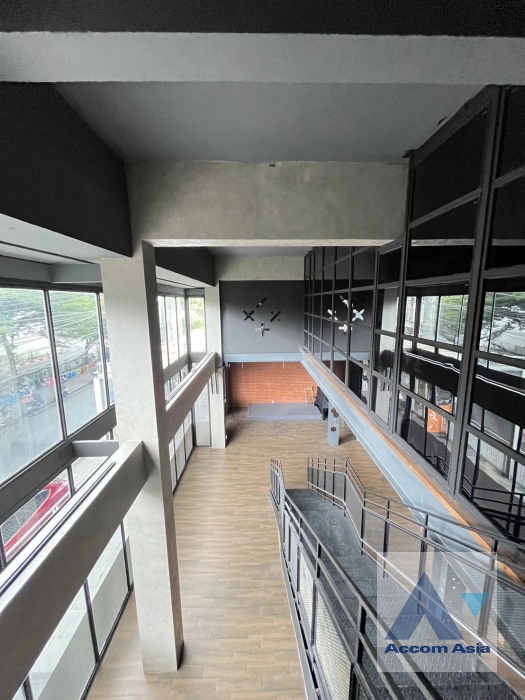 4  Retail / Showroom For Rent in Sukhumvit ,Bangkok BTS Ekkamai AA40988