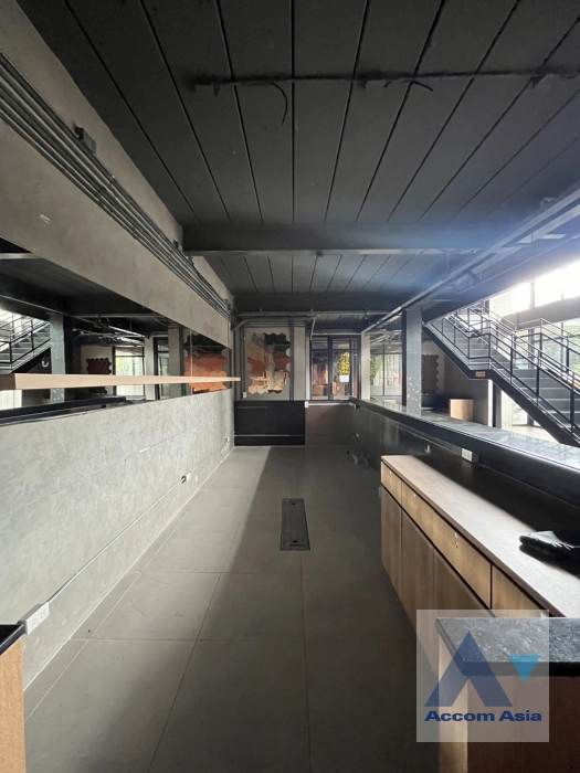 12  Retail / Showroom For Rent in Sukhumvit ,Bangkok BTS Ekkamai AA40988