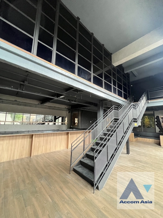 unit Retail / showroom For Rent in Sukhumvit, Bangkok  near BTS Ekkamai (AA40988)